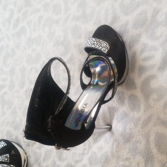 Shoes - Picture 4 of 4